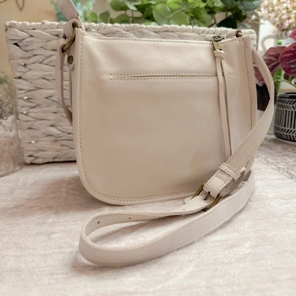 The Sak Playa Leather Saddle Bag - Picture 6 of 11